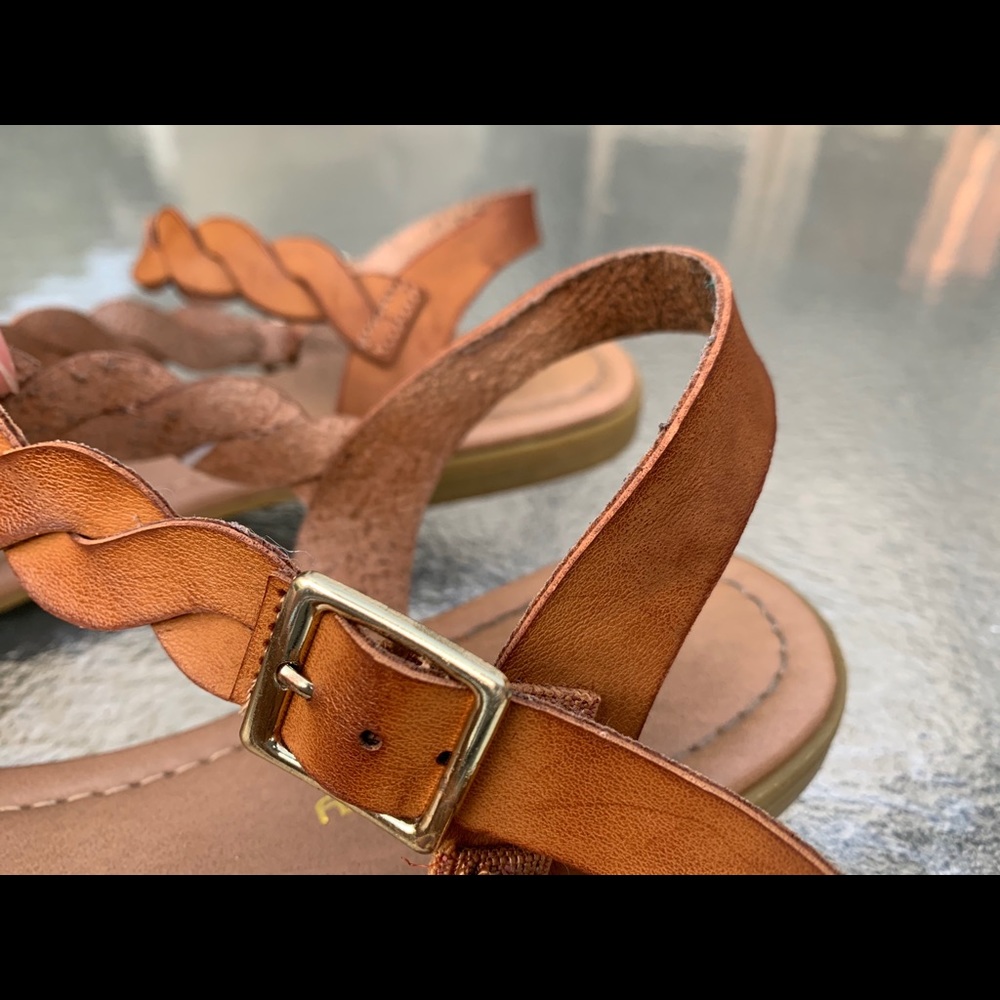 Flat Sandals - Picture 4 of 4